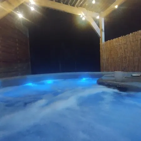 Jolie Maison Au Calme Et Proche Avec En Option Casa de Férias *