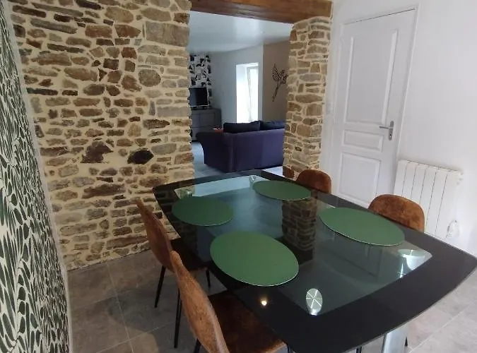 Jolie Maison Au Calme Et Proche Avec En Option Hébergement de vacances *